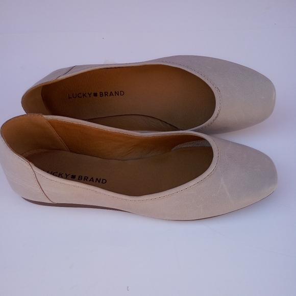 lucky brand bondy flat